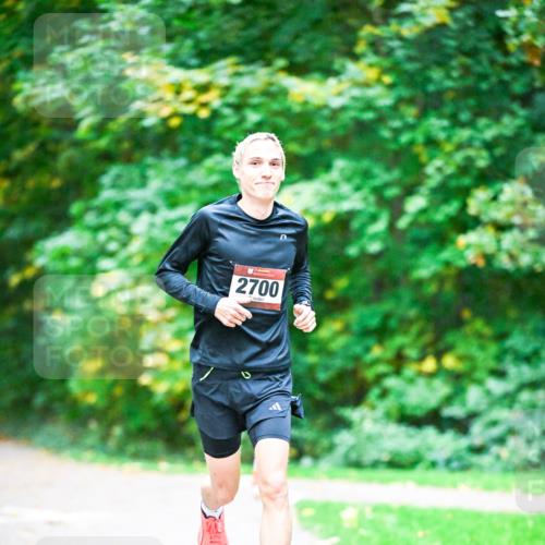 12.10.2025 - Bramfelder Halbmarathon 2025 Dr. Thomas Lammeyer http://msf.ph/oto/9344300 12.10.2025 10:08:11 Laufen 2700 meine-sportfotos.de