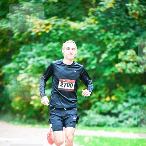 12.10.2025 - Bramfelder Halbmarathon 2025 Dr. Thomas Lammeyer http://msf.ph/oto/9344301 12.10.2025 10:08:11 Laufen 2700 meine-sportfotos.de