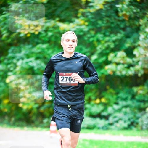 12.10.2025 - Bramfelder Halbmarathon 2025 Dr. Thomas Lammeyer http://msf.ph/oto/9344303 12.10.2025 10:08:11 Laufen 2700 meine-sportfotos.de