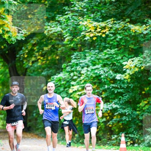 12.10.2025 - Bramfelder Halbmarathon 2025 Dr. Thomas Lammeyer http://msf.ph/oto/9344321 12.10.2025 10:08:25 Laufen 2715, 2554, 2759 meine-sportfotos.de