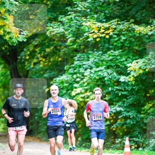 12.10.2025 - Bramfelder Halbmarathon 2025 Dr. Thomas Lammeyer http://msf.ph/oto/9344323 12.10.2025 10:08:26 Laufen 2715, 2554, 2759 meine-sportfotos.de