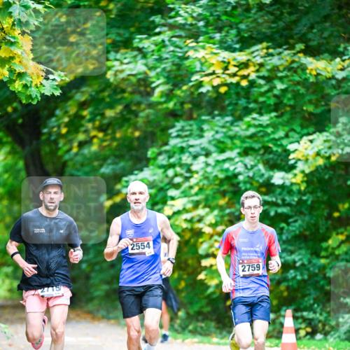 12.10.2025 - Bramfelder Halbmarathon 2025 Dr. Thomas Lammeyer http://msf.ph/oto/9344328 12.10.2025 10:08:26 Laufen 2715, 2554, 2759 meine-sportfotos.de