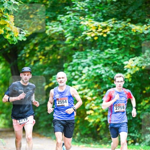 12.10.2025 - Bramfelder Halbmarathon 2025 Dr. Thomas Lammeyer http://msf.ph/oto/9344332 12.10.2025 10:08:27 Laufen 2, 15, 2554, 2759 meine-sportfotos.de