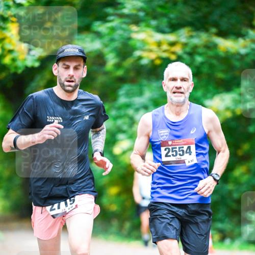 12.10.2025 - Bramfelder Halbmarathon 2025 Dr. Thomas Lammeyer http://msf.ph/oto/9344345 12.10.2025 10:08:29 Laufen 2715, 40, 2554, 97 meine-sportfotos.de