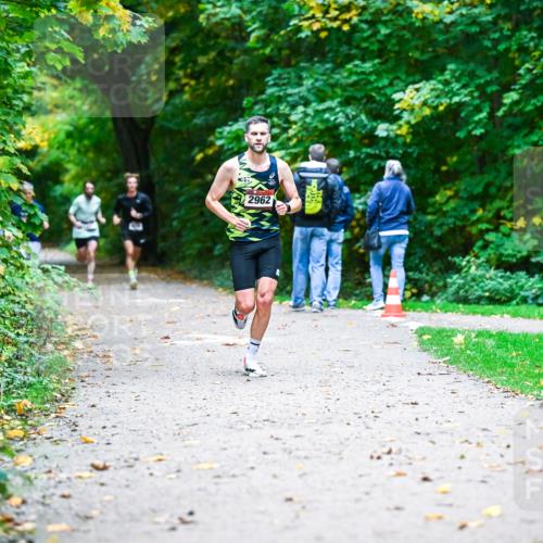 12.10.2025 - Bramfelder Halbmarathon 2025 Dr. Thomas Lammeyer http://msf.ph/oto/9344354 12.10.2025 10:08:56 Laufen 2962 meine-sportfotos.de