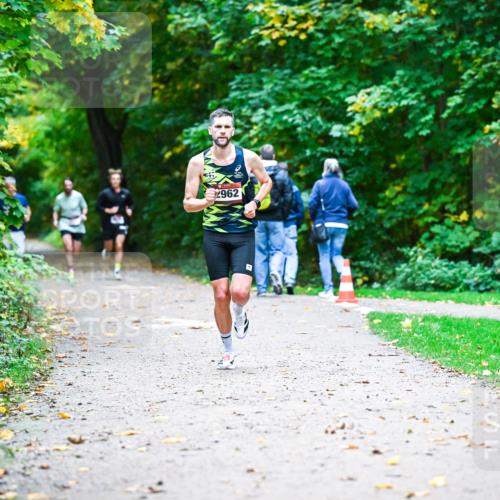 12.10.2025 - Bramfelder Halbmarathon 2025 Dr. Thomas Lammeyer http://msf.ph/oto/9344357 12.10.2025 10:08:57 Laufen 2962 meine-sportfotos.de