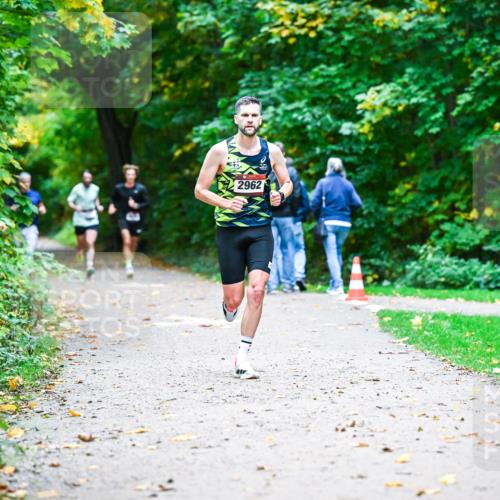 12.10.2025 - Bramfelder Halbmarathon 2025 Dr. Thomas Lammeyer http://msf.ph/oto/9344359 12.10.2025 10:08:57 Laufen 2962 meine-sportfotos.de