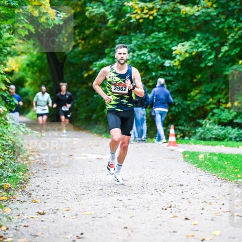12.10.2025 - Bramfelder Halbmarathon 2025 Dr. Thomas Lammeyer http://msf.ph/oto/9344360 12.10.2025 10:08:57 Laufen 2962 meine-sportfotos.de