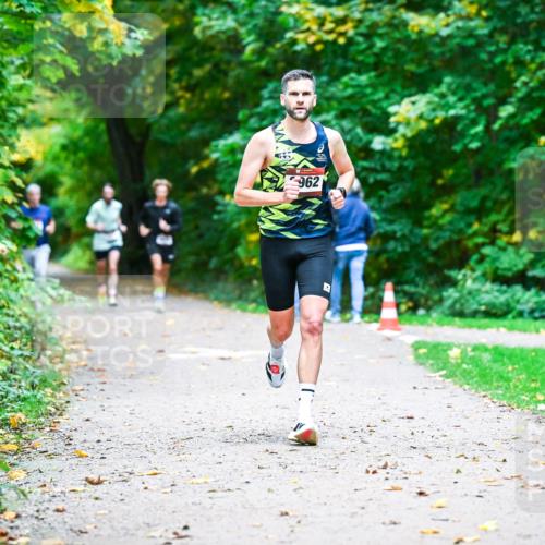 12.10.2025 - Bramfelder Halbmarathon 2025 Dr. Thomas Lammeyer http://msf.ph/oto/9344364 12.10.2025 10:08:58 Laufen 962 meine-sportfotos.de