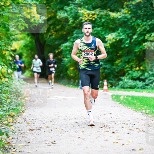 12.10.2025 - Bramfelder Halbmarathon 2025 Dr. Thomas Lammeyer http://msf.ph/oto/9344367 12.10.2025 10:08:58 Laufen 2962 meine-sportfotos.de