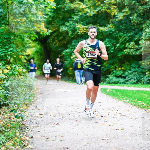 12.10.2025 - Bramfelder Halbmarathon 2025 Dr. Thomas Lammeyer http://msf.ph/oto/9344371 12.10.2025 10:08:59 Laufen 2962 meine-sportfotos.de
