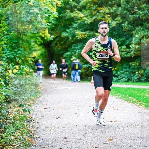 12.10.2025 - Bramfelder Halbmarathon 2025 Dr. Thomas Lammeyer http://msf.ph/oto/9344376 12.10.2025 10:08:59 Laufen 2962 meine-sportfotos.de