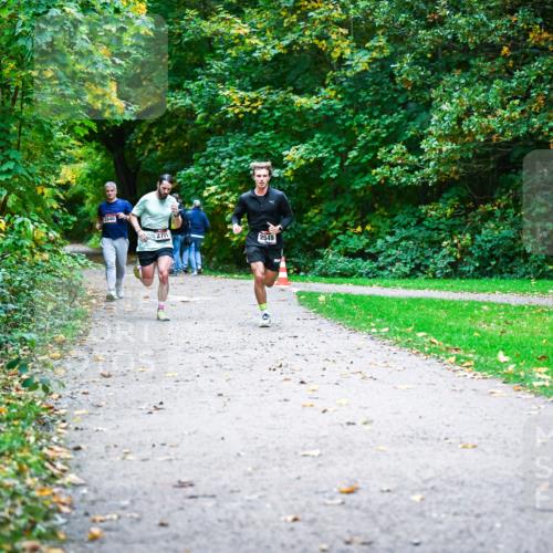 12.10.2025 - Bramfelder Halbmarathon 2025 Dr. Thomas Lammeyer http://msf.ph/oto/9344380 12.10.2025 10:09:03 Laufen 2840, 2751, 2549 meine-sportfotos.de