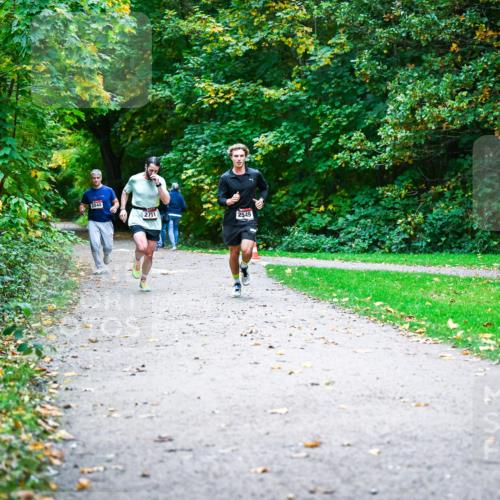 12.10.2025 - Bramfelder Halbmarathon 2025 Dr. Thomas Lammeyer http://msf.ph/oto/9344381 12.10.2025 10:09:03 Laufen 2840, 2751, 2549 meine-sportfotos.de