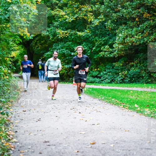 12.10.2025 - Bramfelder Halbmarathon 2025 Dr. Thomas Lammeyer http://msf.ph/oto/9344386 12.10.2025 10:09:04 Laufen 2840, 2751, 2549 meine-sportfotos.de