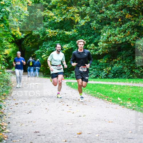 12.10.2025 - Bramfelder Halbmarathon 2025 Dr. Thomas Lammeyer http://msf.ph/oto/9344390 12.10.2025 10:09:04 Laufen 2840, 2751, 2549 meine-sportfotos.de
