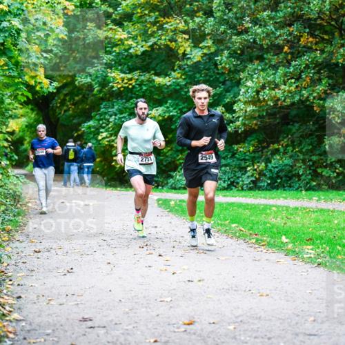 12.10.2025 - Bramfelder Halbmarathon 2025 Dr. Thomas Lammeyer http://msf.ph/oto/9344391 12.10.2025 10:09:04 Laufen 2840, 2751, 2549 meine-sportfotos.de