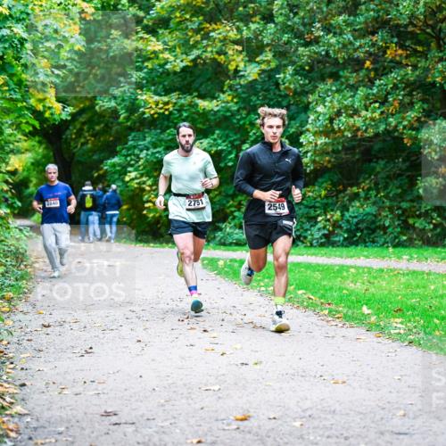 12.10.2025 - Bramfelder Halbmarathon 2025 Dr. Thomas Lammeyer http://msf.ph/oto/9344392 12.10.2025 10:09:05 Laufen 2840, 2751, 2549 meine-sportfotos.de