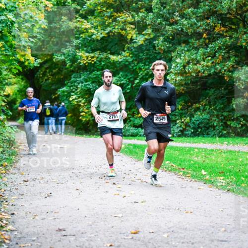 12.10.2025 - Bramfelder Halbmarathon 2025 Dr. Thomas Lammeyer http://msf.ph/oto/9344393 12.10.2025 10:09:05 Laufen 2840, 2751, 2549 meine-sportfotos.de
