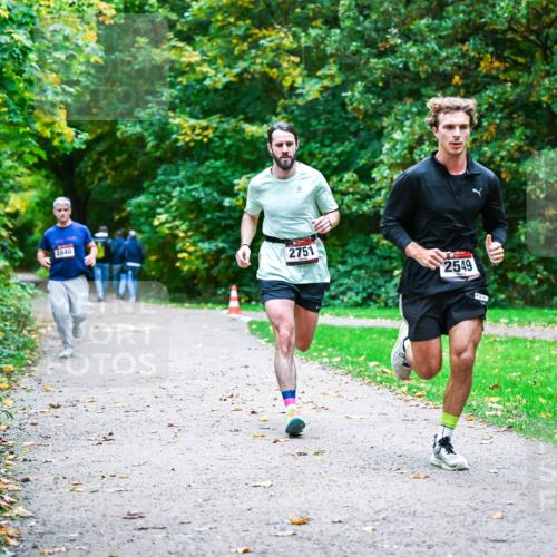 12.10.2025 - Bramfelder Halbmarathon 2025 Dr. Thomas Lammeyer http://msf.ph/oto/9344397 12.10.2025 10:09:05 Laufen 2840, 2751, 2549 meine-sportfotos.de