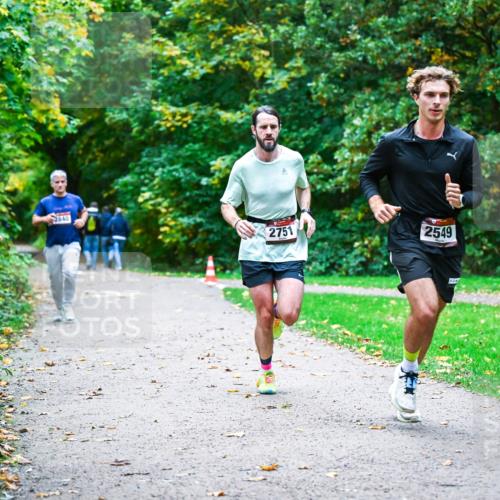 12.10.2025 - Bramfelder Halbmarathon 2025 Dr. Thomas Lammeyer http://msf.ph/oto/9344398 12.10.2025 10:09:05 Laufen 2840, 2751, 2549 meine-sportfotos.de