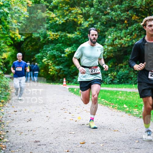 12.10.2025 - Bramfelder Halbmarathon 2025 Dr. Thomas Lammeyer http://msf.ph/oto/9344400 12.10.2025 10:09:06 Laufen 2840, 2751, 2549 meine-sportfotos.de