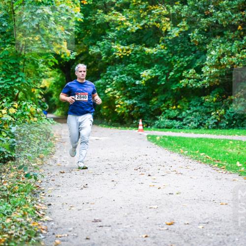 12.10.2025 - Bramfelder Halbmarathon 2025 Dr. Thomas Lammeyer http://msf.ph/oto/9344406 12.10.2025 10:09:07 Laufen 2840 meine-sportfotos.de