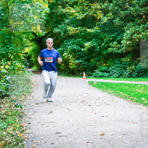 12.10.2025 - Bramfelder Halbmarathon 2025 Dr. Thomas Lammeyer http://msf.ph/oto/9344407 12.10.2025 10:09:07 Laufen 2840 meine-sportfotos.de