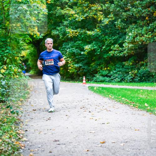 12.10.2025 - Bramfelder Halbmarathon 2025 Dr. Thomas Lammeyer http://msf.ph/oto/9344409 12.10.2025 10:09:07 Laufen 2840 meine-sportfotos.de