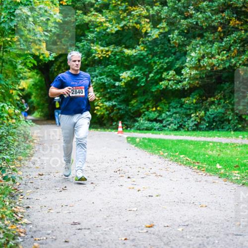 12.10.2025 - Bramfelder Halbmarathon 2025 Dr. Thomas Lammeyer http://msf.ph/oto/9344411 12.10.2025 10:09:08 Laufen 2840 meine-sportfotos.de