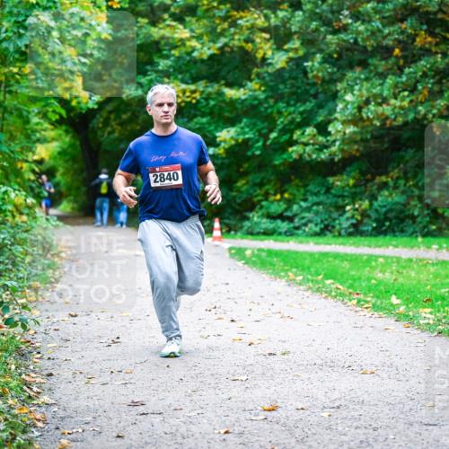 12.10.2025 - Bramfelder Halbmarathon 2025 Dr. Thomas Lammeyer http://msf.ph/oto/9344415 12.10.2025 10:09:08 Laufen 2840 meine-sportfotos.de