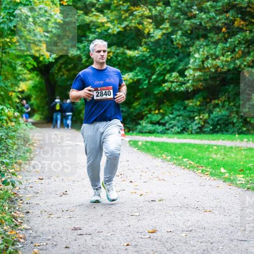 12.10.2025 - Bramfelder Halbmarathon 2025 Dr. Thomas Lammeyer http://msf.ph/oto/9344416 12.10.2025 10:09:08 Laufen 2840 meine-sportfotos.de