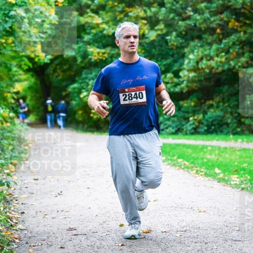 12.10.2025 - Bramfelder Halbmarathon 2025 Dr. Thomas Lammeyer http://msf.ph/oto/9344421 12.10.2025 10:09:09 Laufen 2840 meine-sportfotos.de