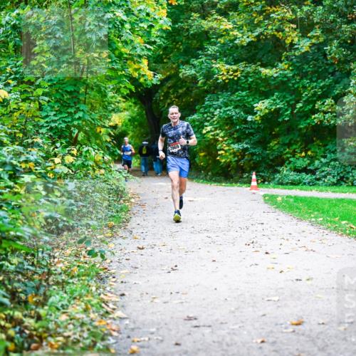12.10.2025 - Bramfelder Halbmarathon 2025 Dr. Thomas Lammeyer http://msf.ph/oto/9344428 12.10.2025 10:09:16 Laufen 2969 meine-sportfotos.de