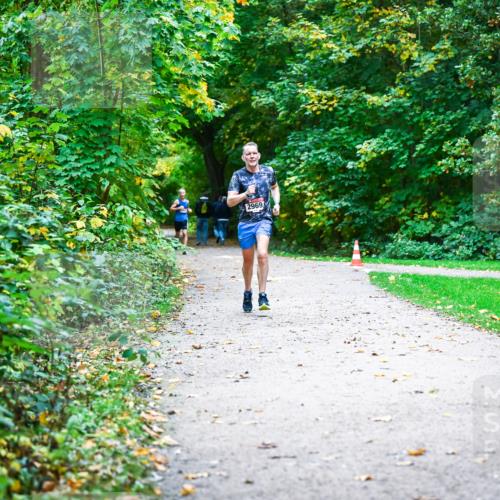 12.10.2025 - Bramfelder Halbmarathon 2025 Dr. Thomas Lammeyer http://msf.ph/oto/9344430 12.10.2025 10:09:16 Laufen 2969 meine-sportfotos.de