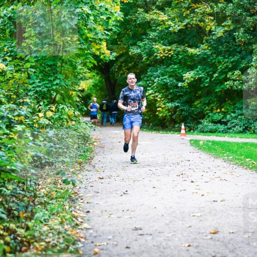 12.10.2025 - Bramfelder Halbmarathon 2025 Dr. Thomas Lammeyer http://msf.ph/oto/9344431 12.10.2025 10:09:16 Laufen 696 meine-sportfotos.de