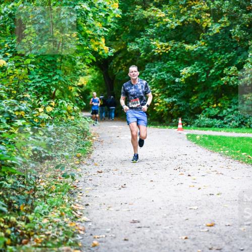 12.10.2025 - Bramfelder Halbmarathon 2025 Dr. Thomas Lammeyer http://msf.ph/oto/9344433 12.10.2025 10:09:17 Laufen 2969 meine-sportfotos.de