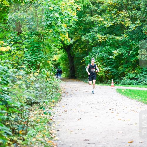 12.10.2025 - Bramfelder Halbmarathon 2025 Dr. Thomas Lammeyer http://msf.ph/oto/9344470 12.10.2025 10:09:45 Laufen 2543 meine-sportfotos.de