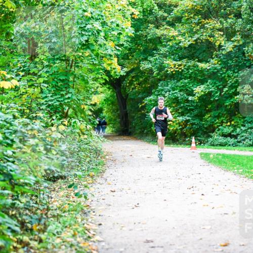 12.10.2025 - Bramfelder Halbmarathon 2025 Dr. Thomas Lammeyer http://msf.ph/oto/9344471 12.10.2025 10:09:45 Laufen 2543 meine-sportfotos.de