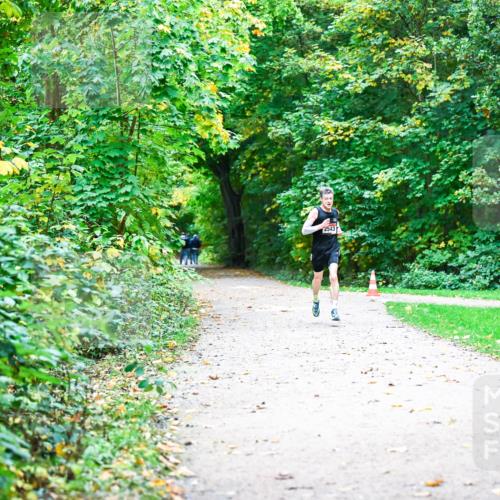 12.10.2025 - Bramfelder Halbmarathon 2025 Dr. Thomas Lammeyer http://msf.ph/oto/9344474 12.10.2025 10:09:46 Laufen 2543 meine-sportfotos.de
