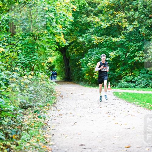 12.10.2025 - Bramfelder Halbmarathon 2025 Dr. Thomas Lammeyer http://msf.ph/oto/9344479 12.10.2025 10:09:46 Laufen 2543 meine-sportfotos.de