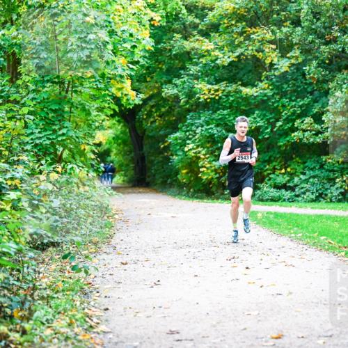 12.10.2025 - Bramfelder Halbmarathon 2025 Dr. Thomas Lammeyer http://msf.ph/oto/9344484 12.10.2025 10:09:47 Laufen 2543 meine-sportfotos.de