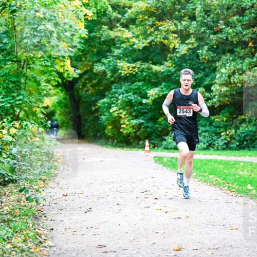12.10.2025 - Bramfelder Halbmarathon 2025 Dr. Thomas Lammeyer http://msf.ph/oto/9344492 12.10.2025 10:09:48 Laufen 2543 meine-sportfotos.de