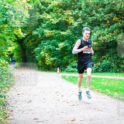 12.10.2025 - Bramfelder Halbmarathon 2025 Dr. Thomas Lammeyer http://msf.ph/oto/9344495 12.10.2025 10:09:49 Laufen 2543 meine-sportfotos.de