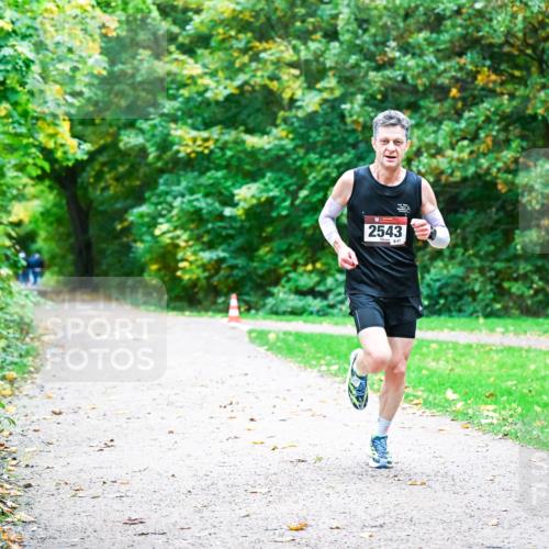 12.10.2025 - Bramfelder Halbmarathon 2025 Dr. Thomas Lammeyer http://msf.ph/oto/9344497 12.10.2025 10:09:49 Laufen 2543 meine-sportfotos.de