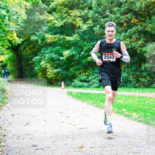 12.10.2025 - Bramfelder Halbmarathon 2025 Dr. Thomas Lammeyer http://msf.ph/oto/9344498 12.10.2025 10:09:49 Laufen 2543 meine-sportfotos.de