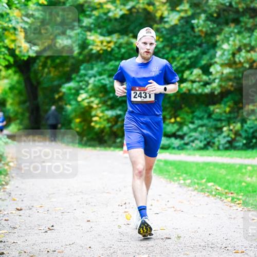 12.10.2025 - Bramfelder Halbmarathon 2025 Dr. Thomas Lammeyer http://msf.ph/oto/9344569 12.10.2025 10:11:03 Laufen 220, 2431 meine-sportfotos.de
