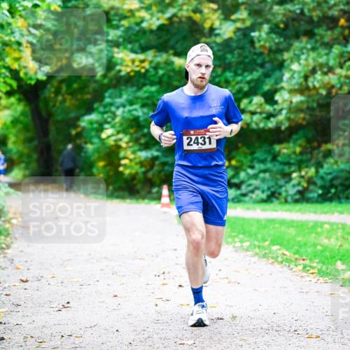 12.10.2025 - Bramfelder Halbmarathon 2025 Dr. Thomas Lammeyer http://msf.ph/oto/9344570 12.10.2025 10:11:03 Laufen 2431 meine-sportfotos.de