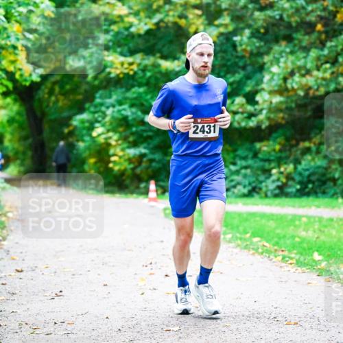 12.10.2025 - Bramfelder Halbmarathon 2025 Dr. Thomas Lammeyer http://msf.ph/oto/9344571 12.10.2025 10:11:04 Laufen 2431 meine-sportfotos.de