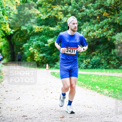 12.10.2025 - Bramfelder Halbmarathon 2025 Dr. Thomas Lammeyer http://msf.ph/oto/9344573 12.10.2025 10:11:04 Laufen 2431 meine-sportfotos.de